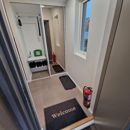 Northern Living 1 Room With Shared Bathroom Tromsø Buitenkant foto