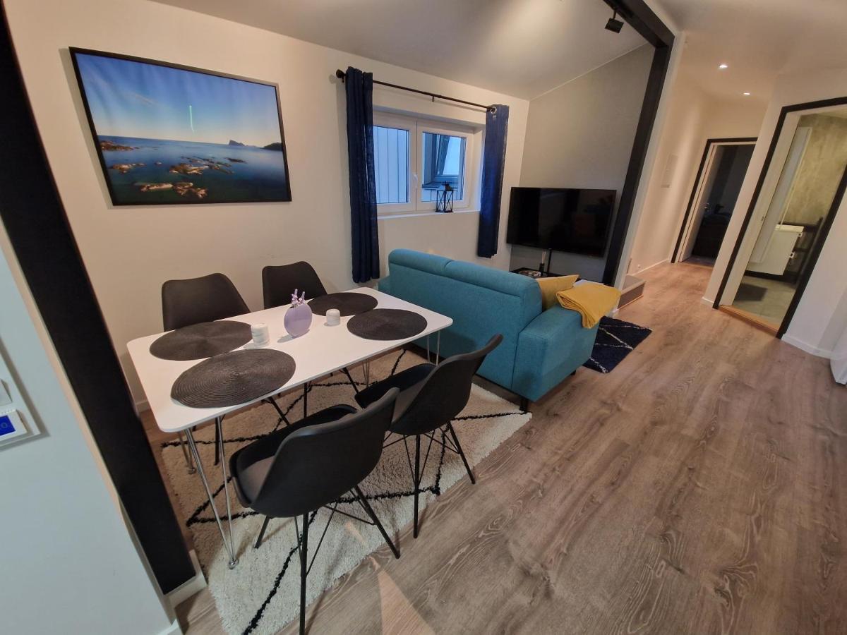 Northern Living 1 Room With Shared Bathroom Tromsø Buitenkant foto