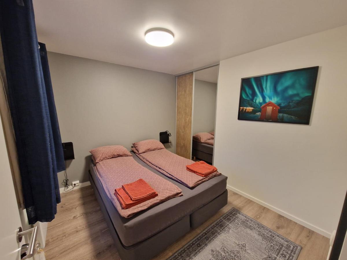 Northern Living 1 Room With Shared Bathroom Tromsø Buitenkant foto
