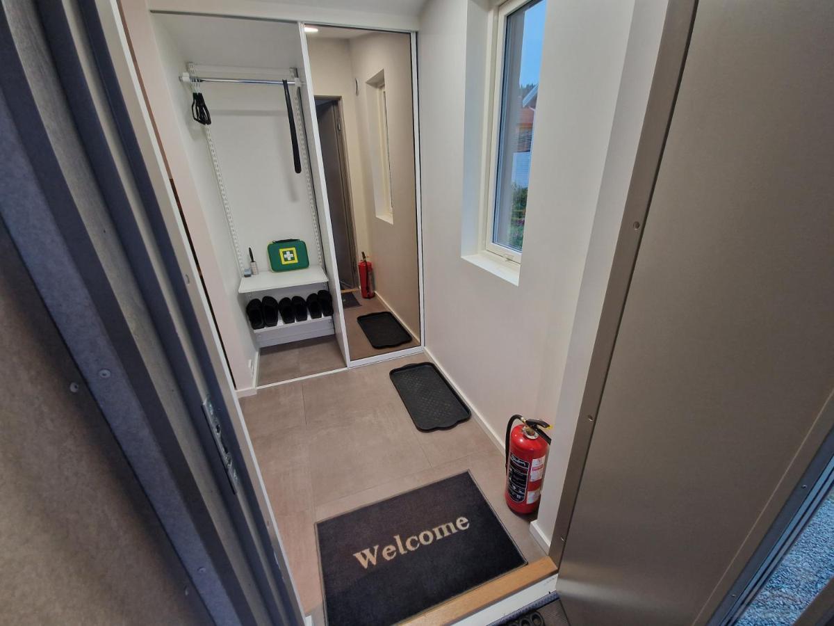 Northern Living 1 Room With Shared Bathroom Tromsø Buitenkant foto