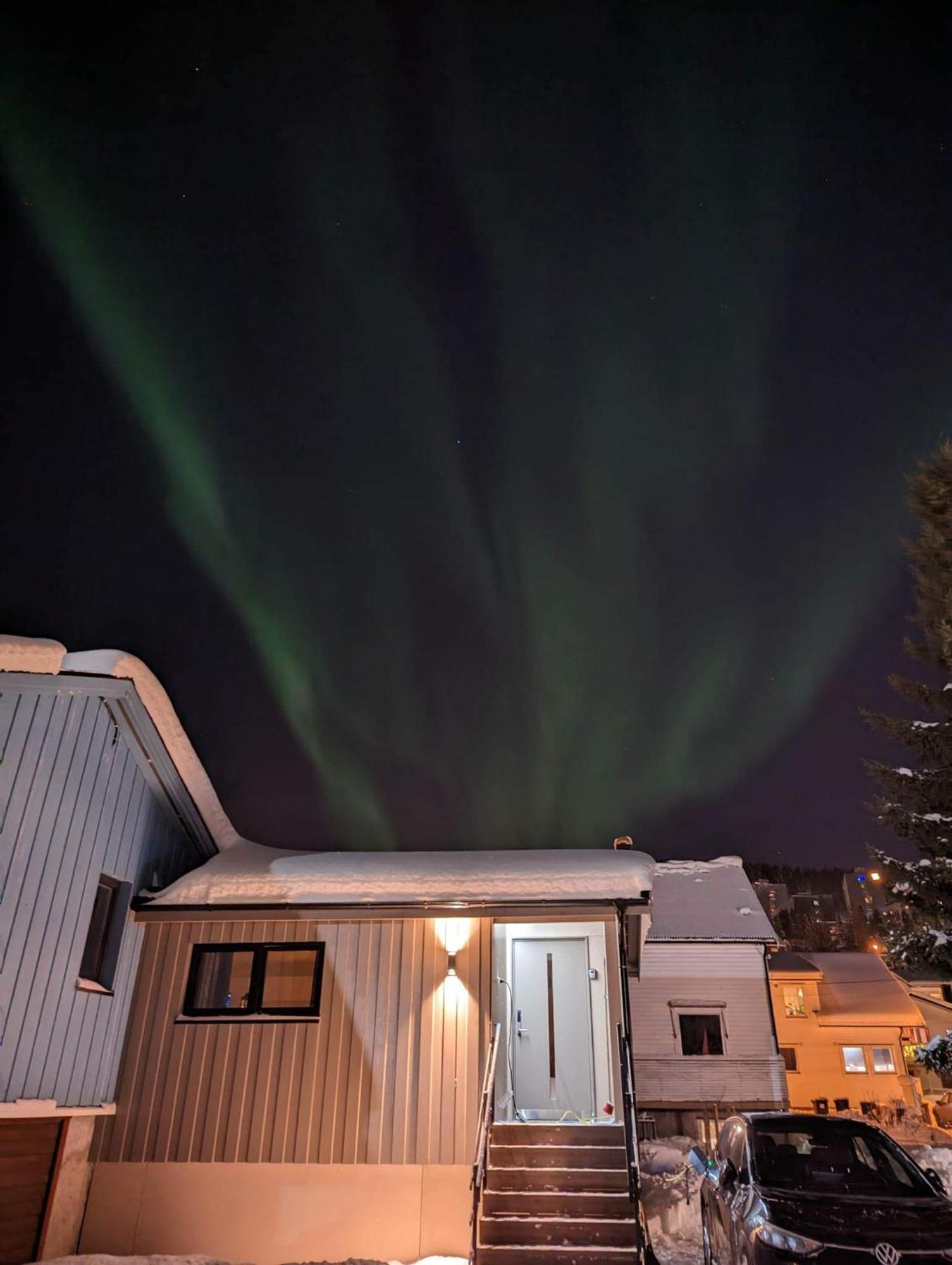 Northern Living 1 Room With Shared Bathroom Tromsø Buitenkant foto